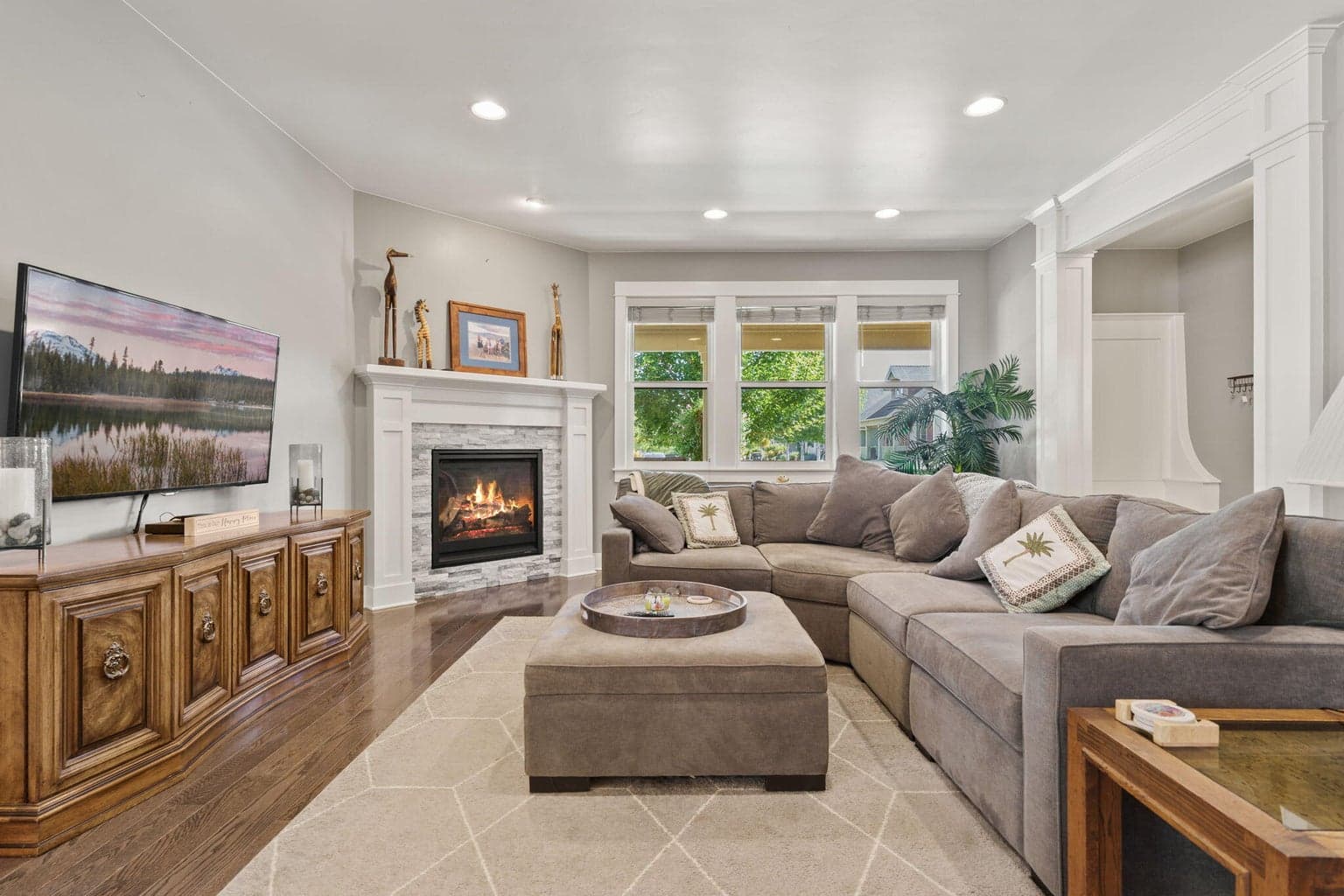 Photo of 325 N Cowboy Street 13 of 52