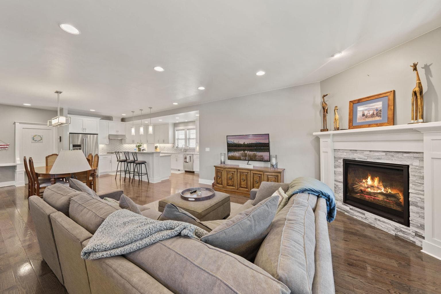 Photo of 325 N Cowboy Street 15 of 52
