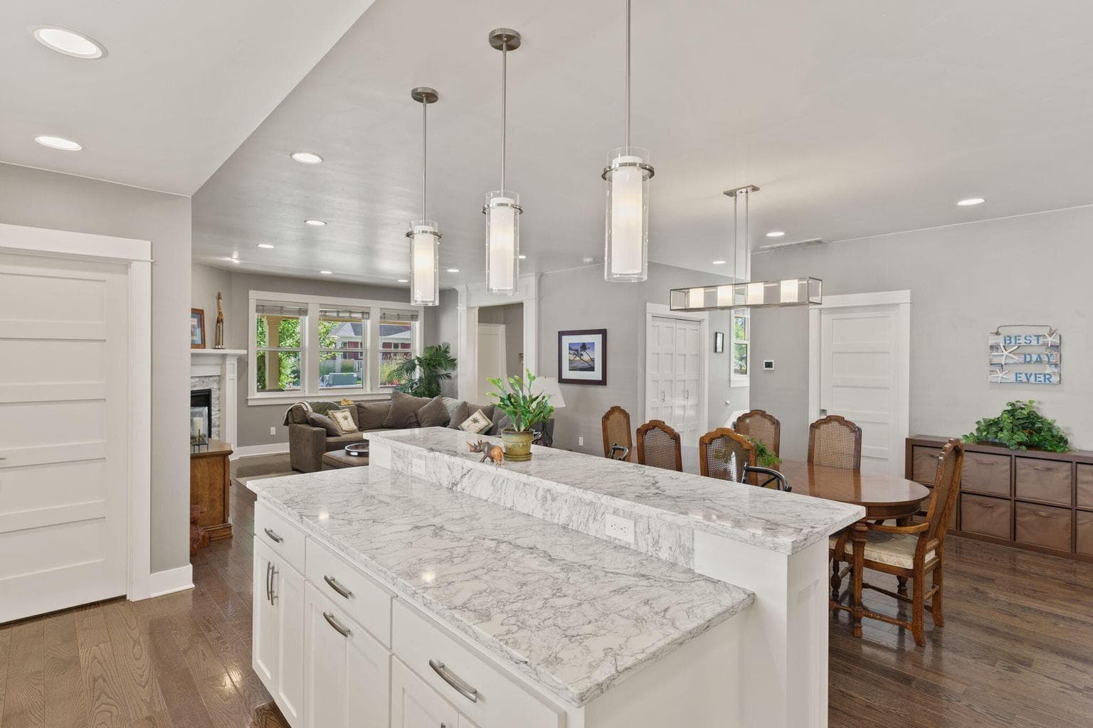 Photo of 325 N Cowboy Street 23 of 52