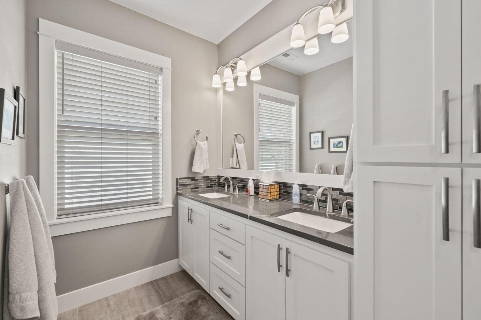 Photo of 325 N Cowboy Street 41 of 52