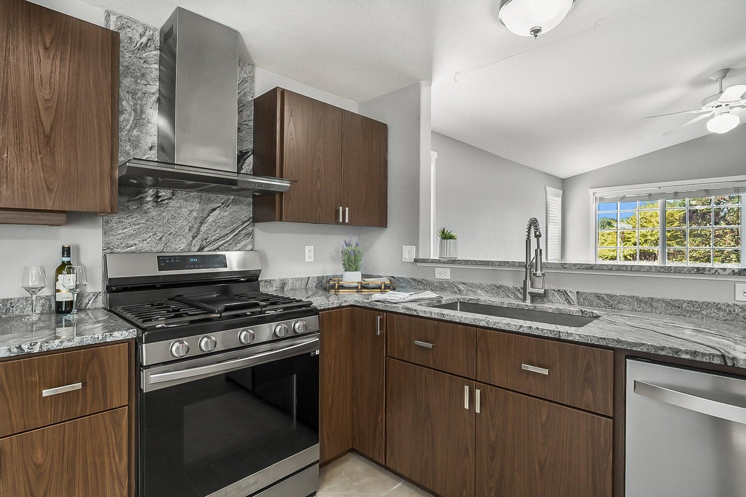 Photo of 63399 NE Majestic Loop 9 of 35