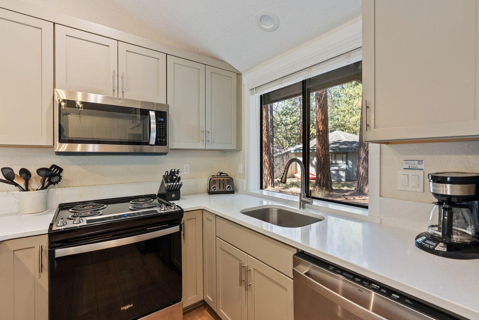 Photo of 57440 Quartz Mountain Lane 11 of 42