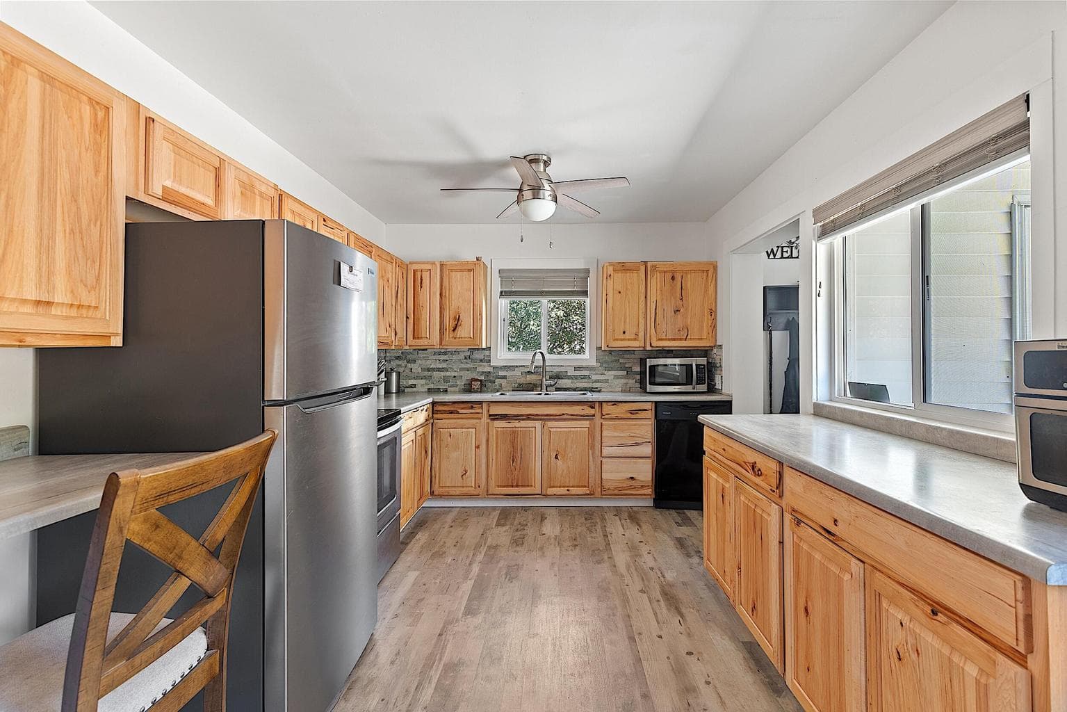 Photo of 24131 Redwood 4 of 42