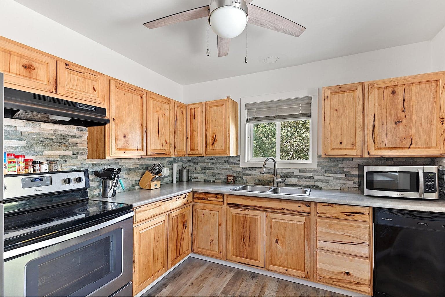 Photo of 24131 Redwood 5 of 42