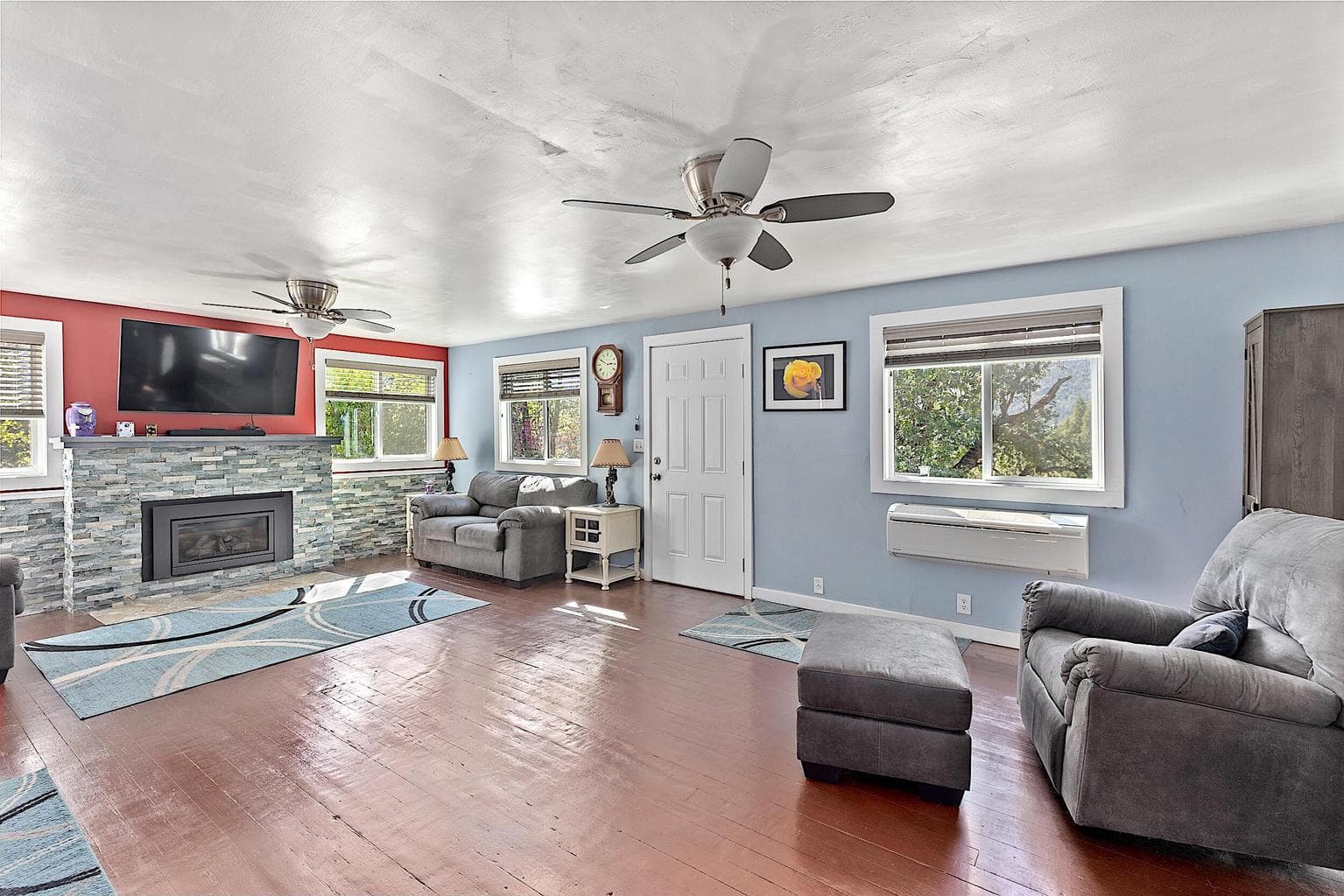 Photo of 24131 Redwood 2 of 42