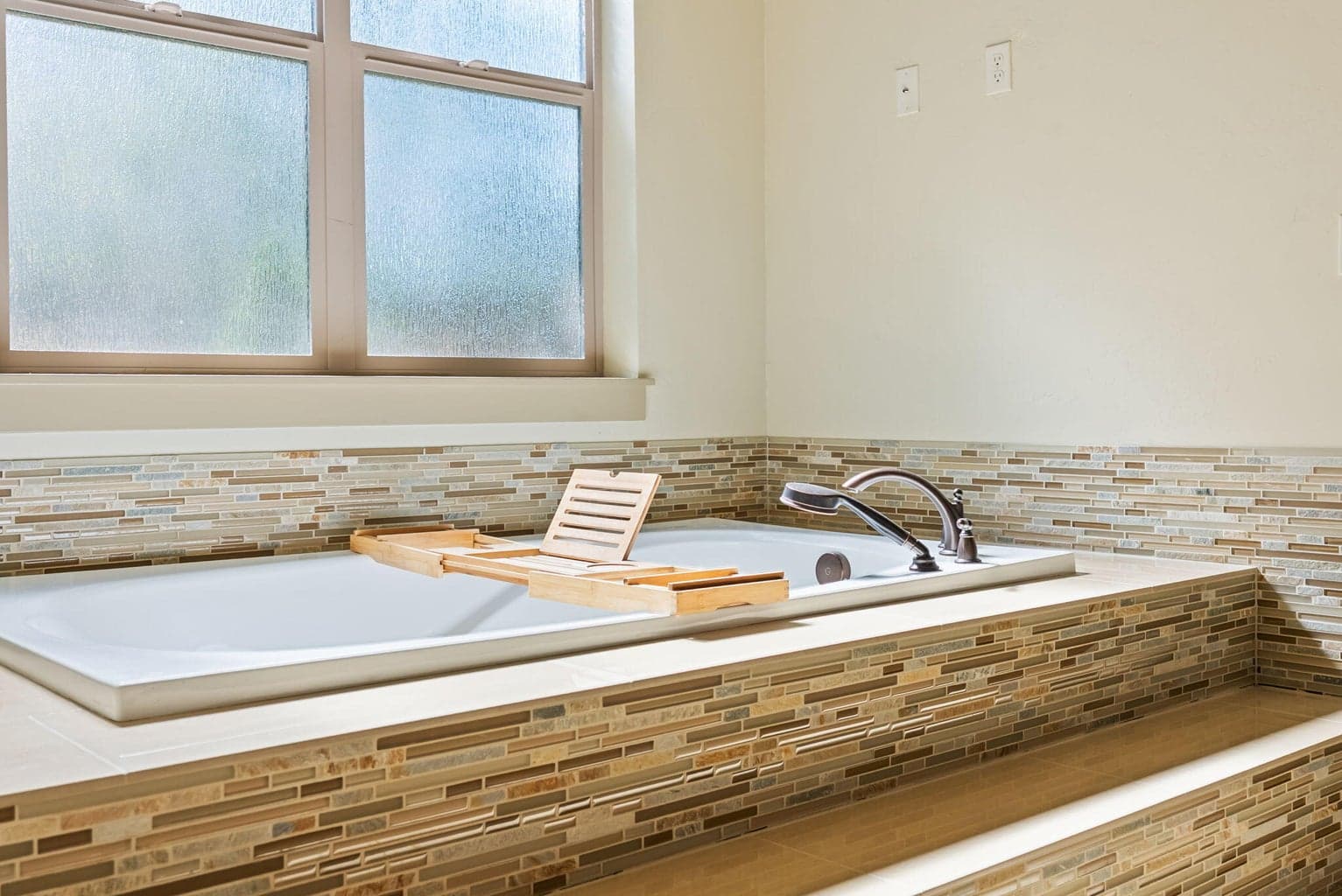 Primary soaking tub