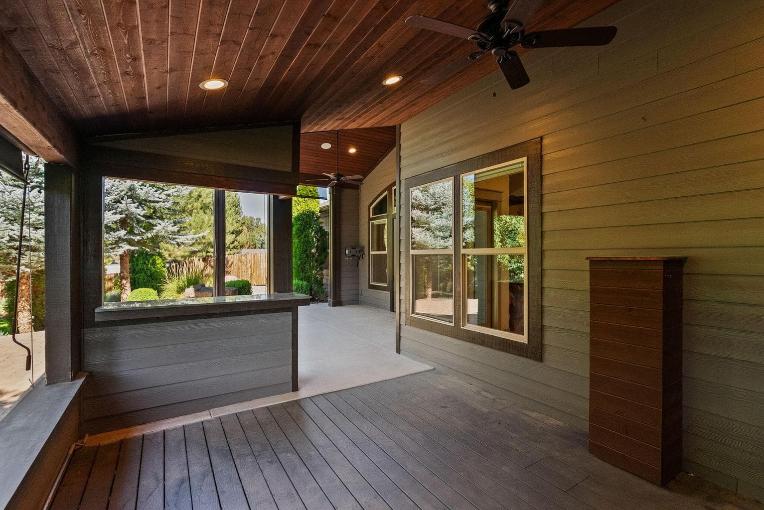 Covered outdoor living/dining area