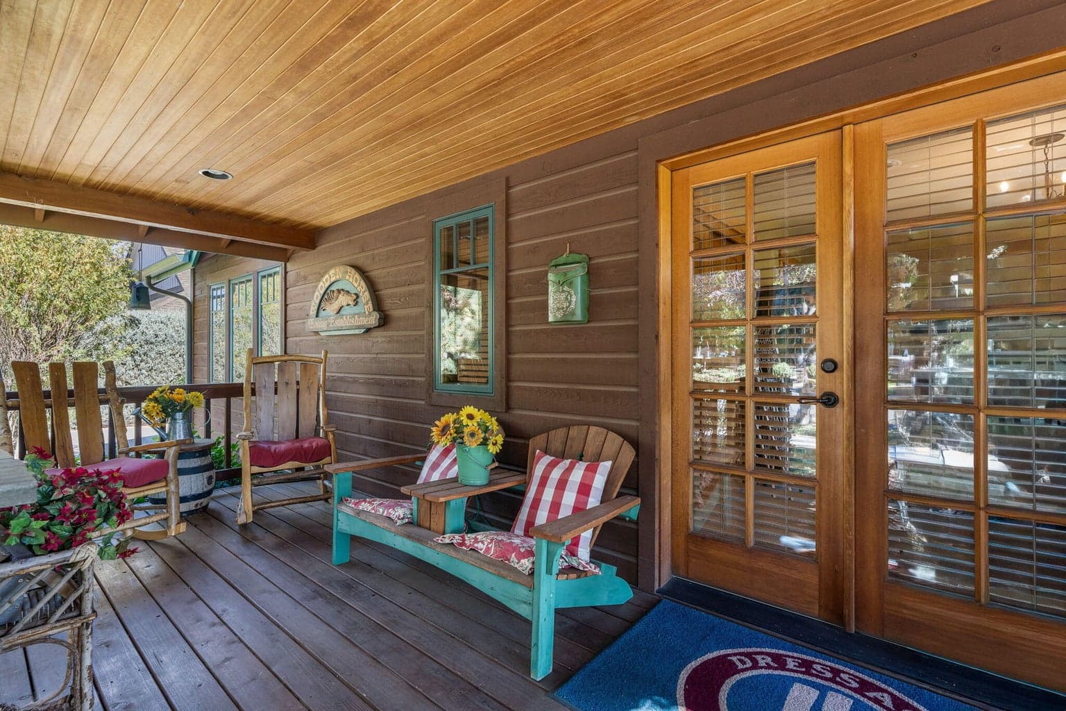 Deck off den