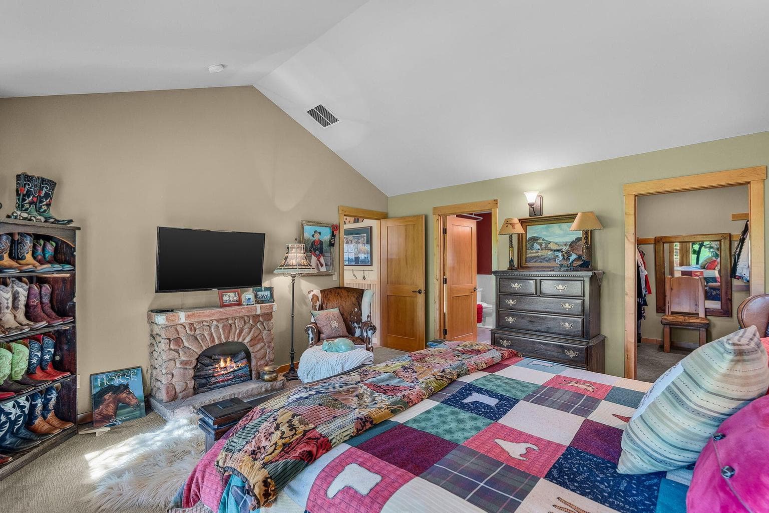 Photo of 546 S Cottonwood Street 24 of 53