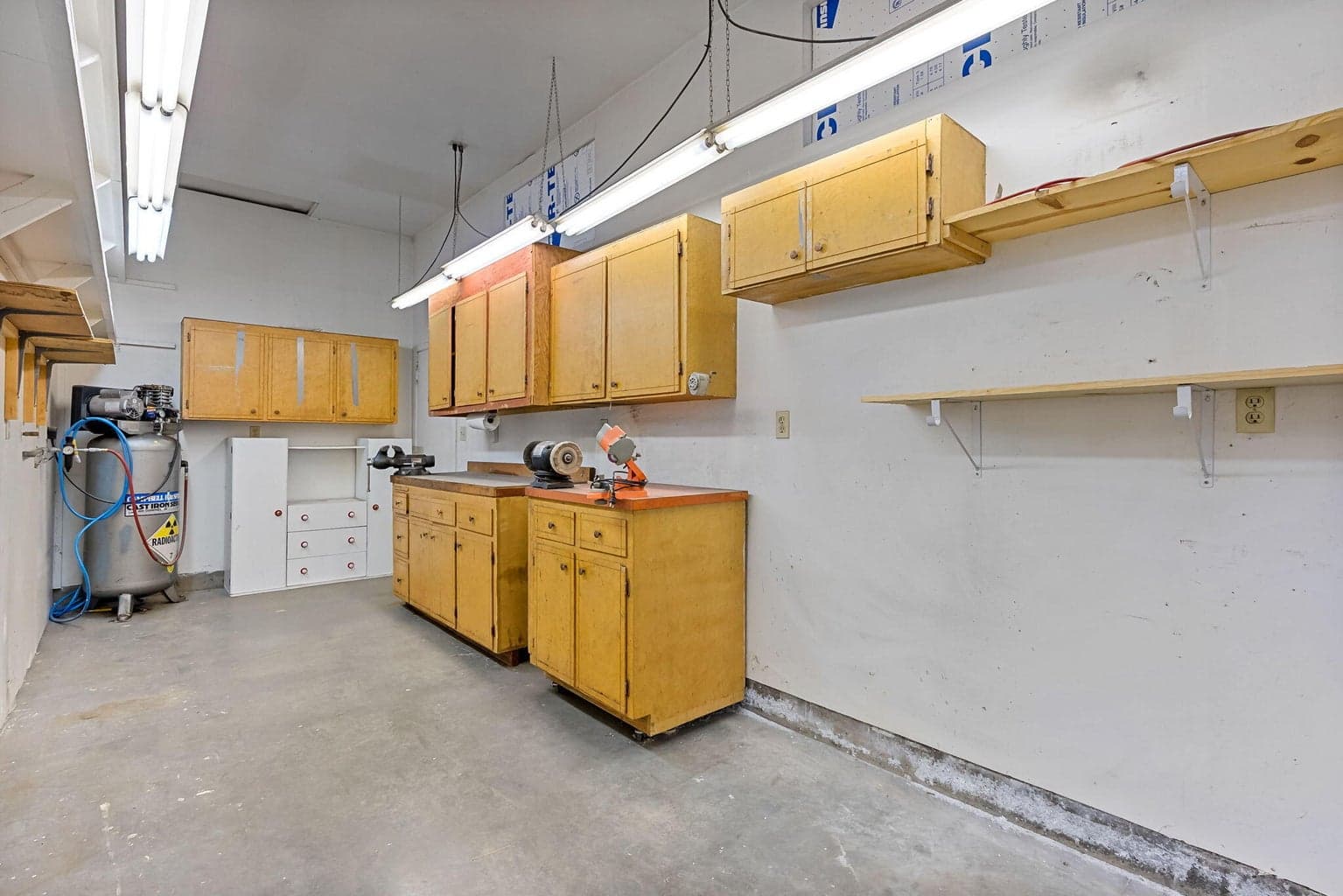 Photo of 60000 Agate Road 13 of 48