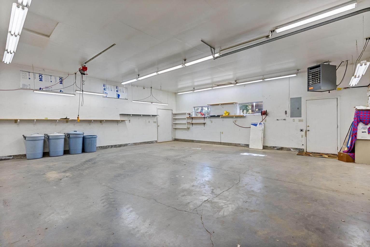 Photo of 60000 Agate Road 17 of 48