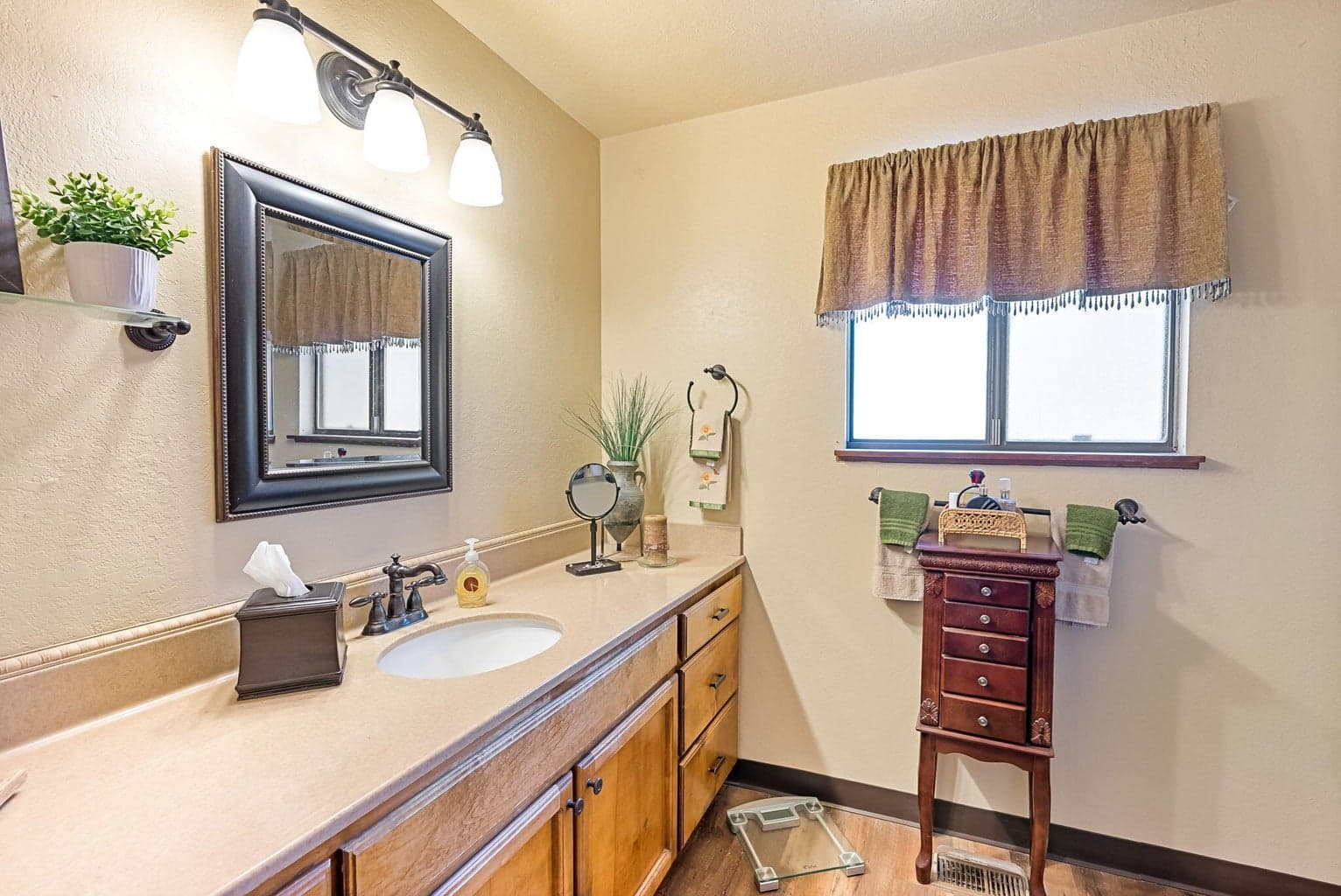Photo of 60000 Agate Road 29 of 48