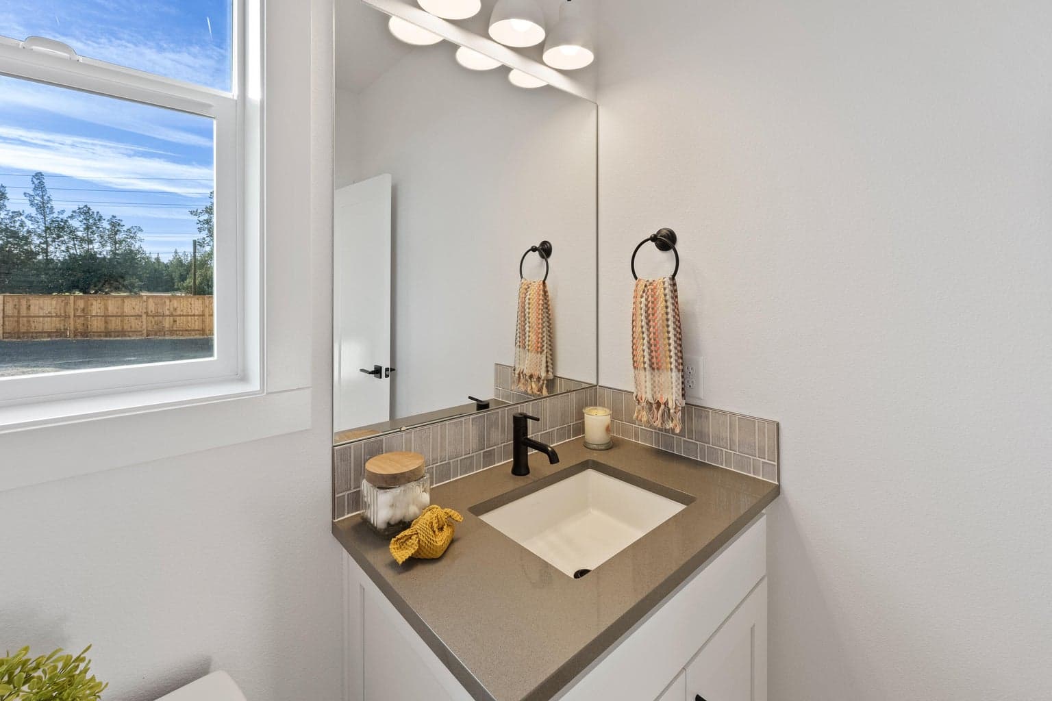 Photo of 4315 SW Rhyolite Place 9 of 51