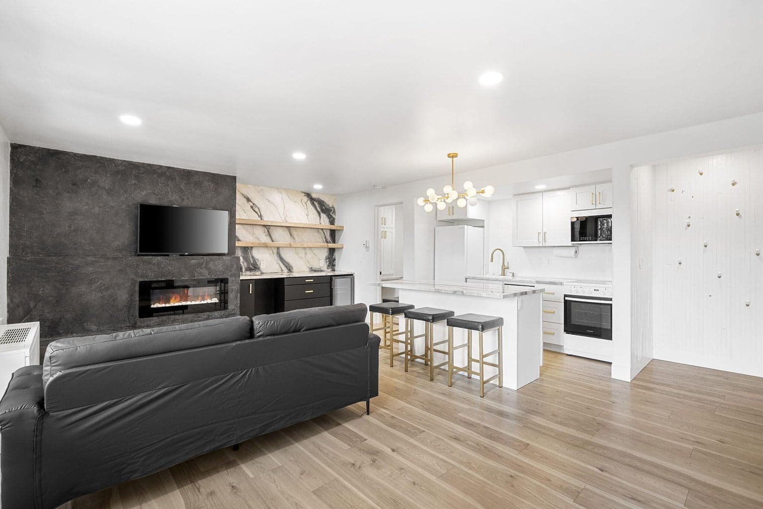 Photo of 18575 SW Century Drive 9 of 51