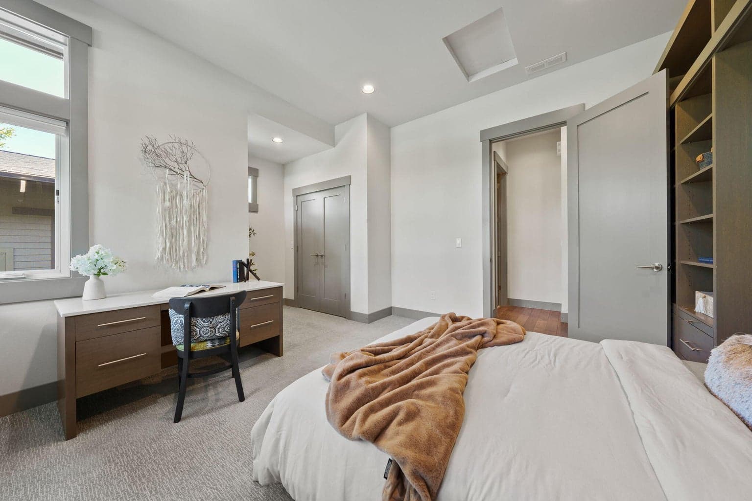 Photo of 2240 NW Lolo Drive 33 of 54