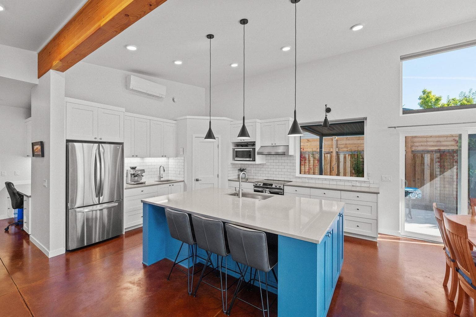 Photo of 1232 NW Albany Avenue 11 of 50