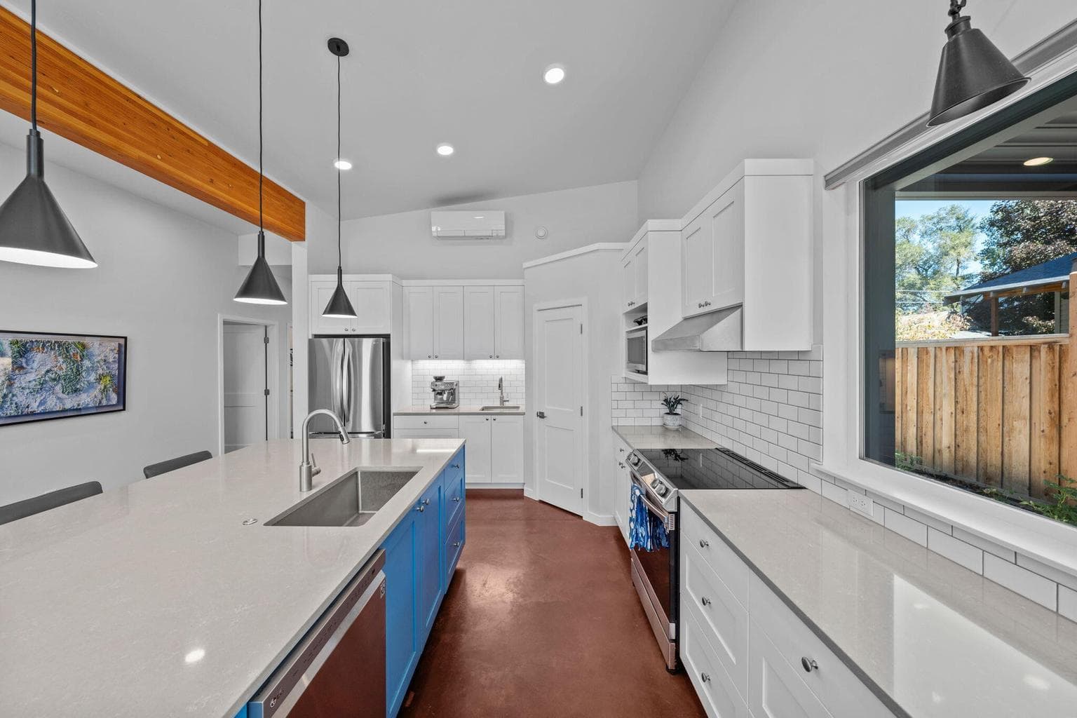 Photo of 1232 NW Albany Avenue 13 of 50