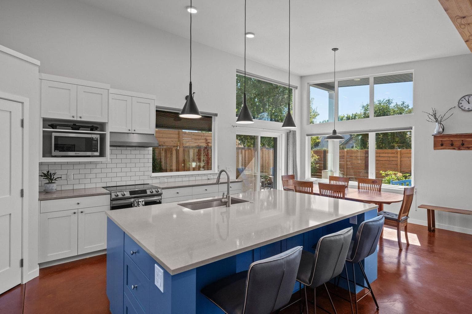 Photo of 1232 NW Albany Avenue 15 of 50