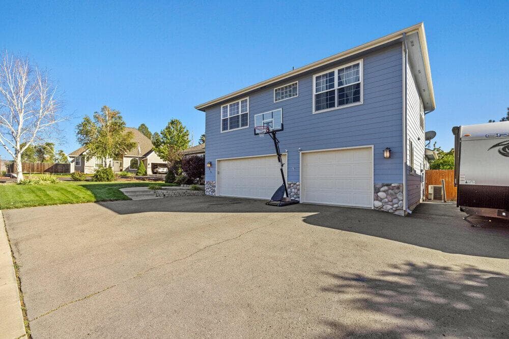Photo of 7016 Hager 3 of 27