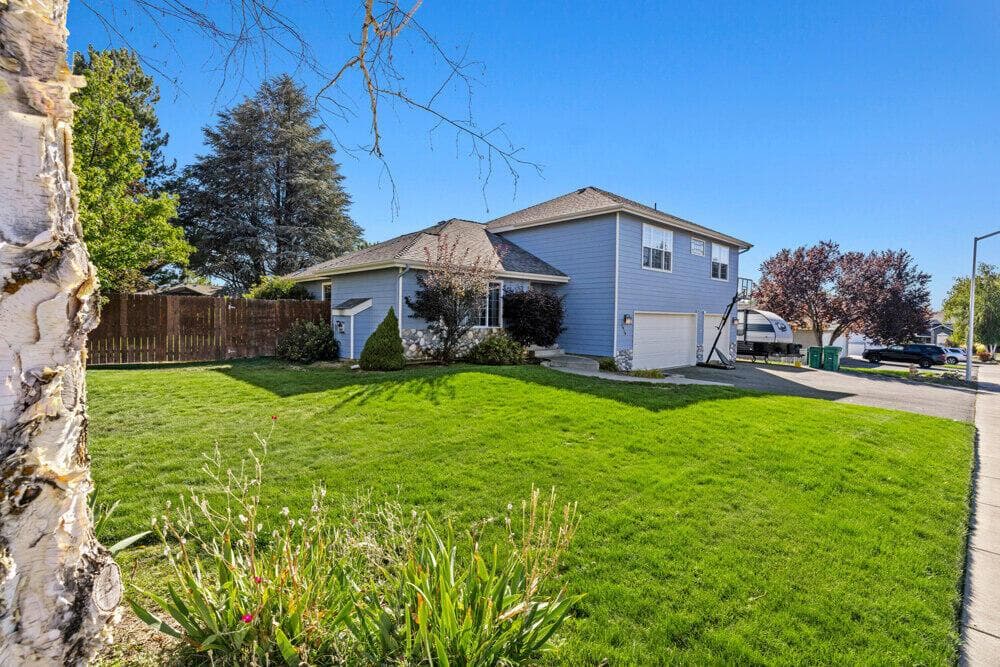 Photo of 7016 Hager 2 of 27