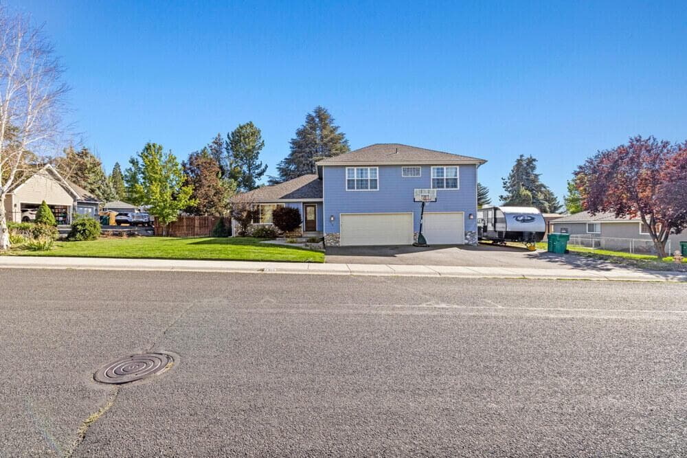 Photo of 7016 Hager 4 of 27