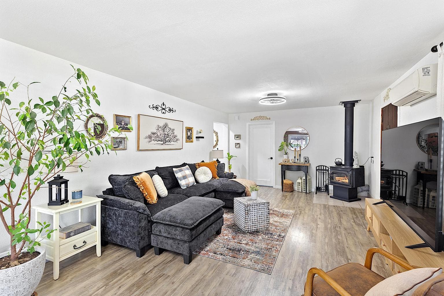 2951 Rogue River, Gold Hill, 97525