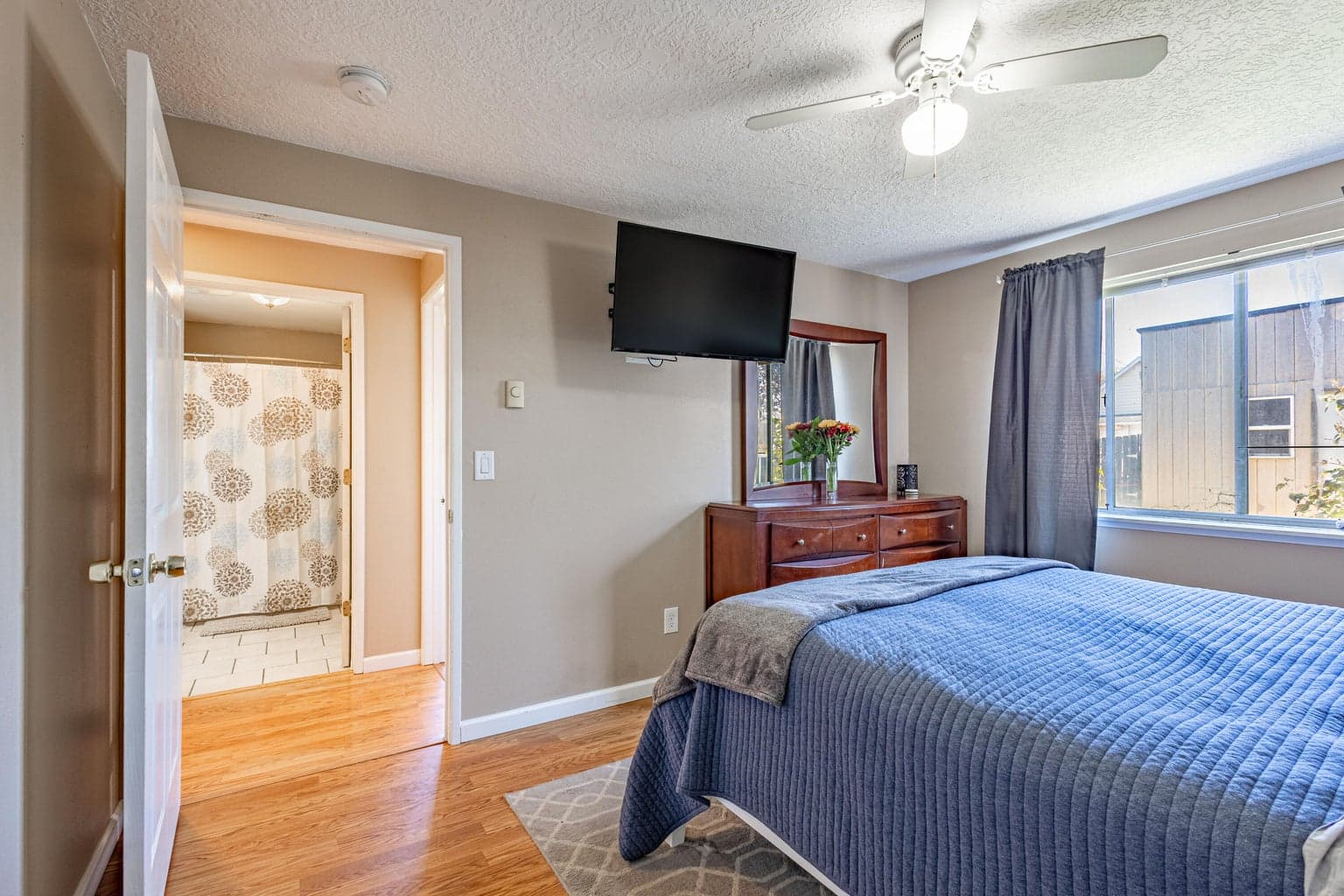 Photo of 740 NW Beaver Street 9 of 22