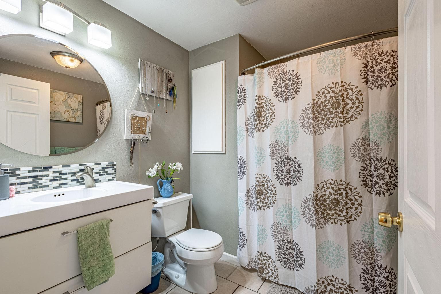 Photo of 740 NW Beaver Street 14 of 22