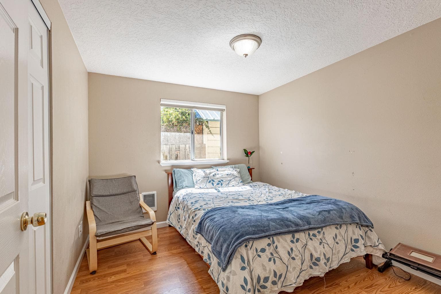 Photo of 740 NW Beaver Street 10 of 22