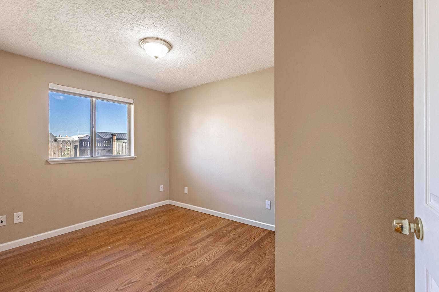 Photo of 740 NW Beaver Street 12 of 22