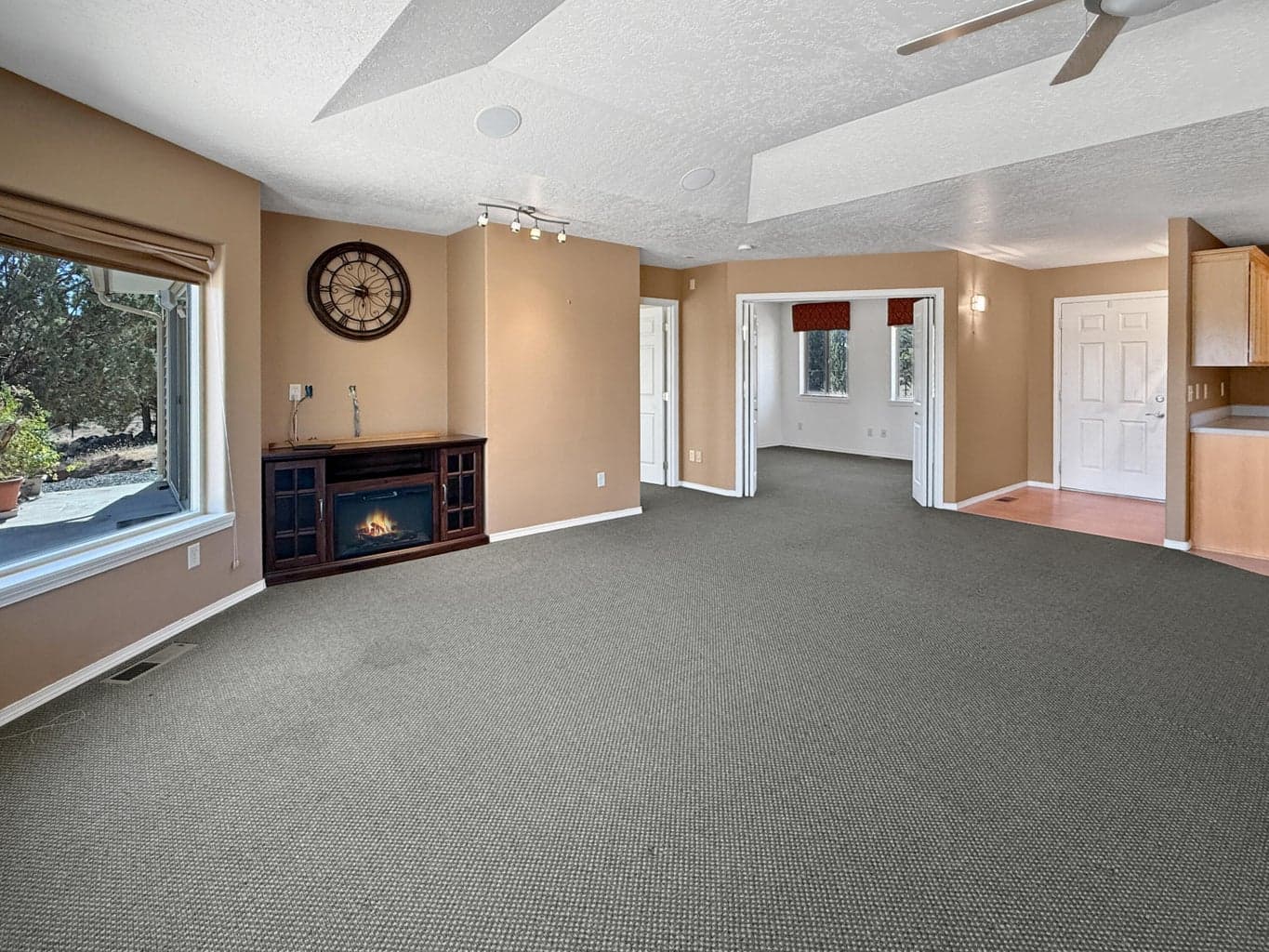 Photo of 6833 Raven Hill 5 of 42