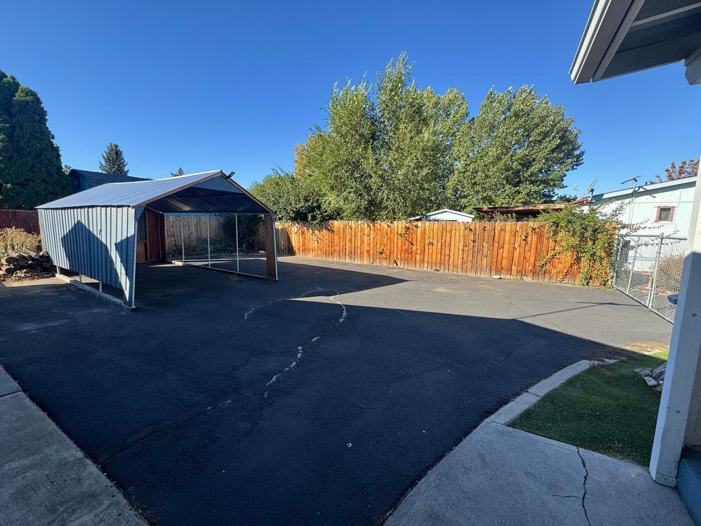 Photo of 1818 NW Fir Avenue 26 of 35