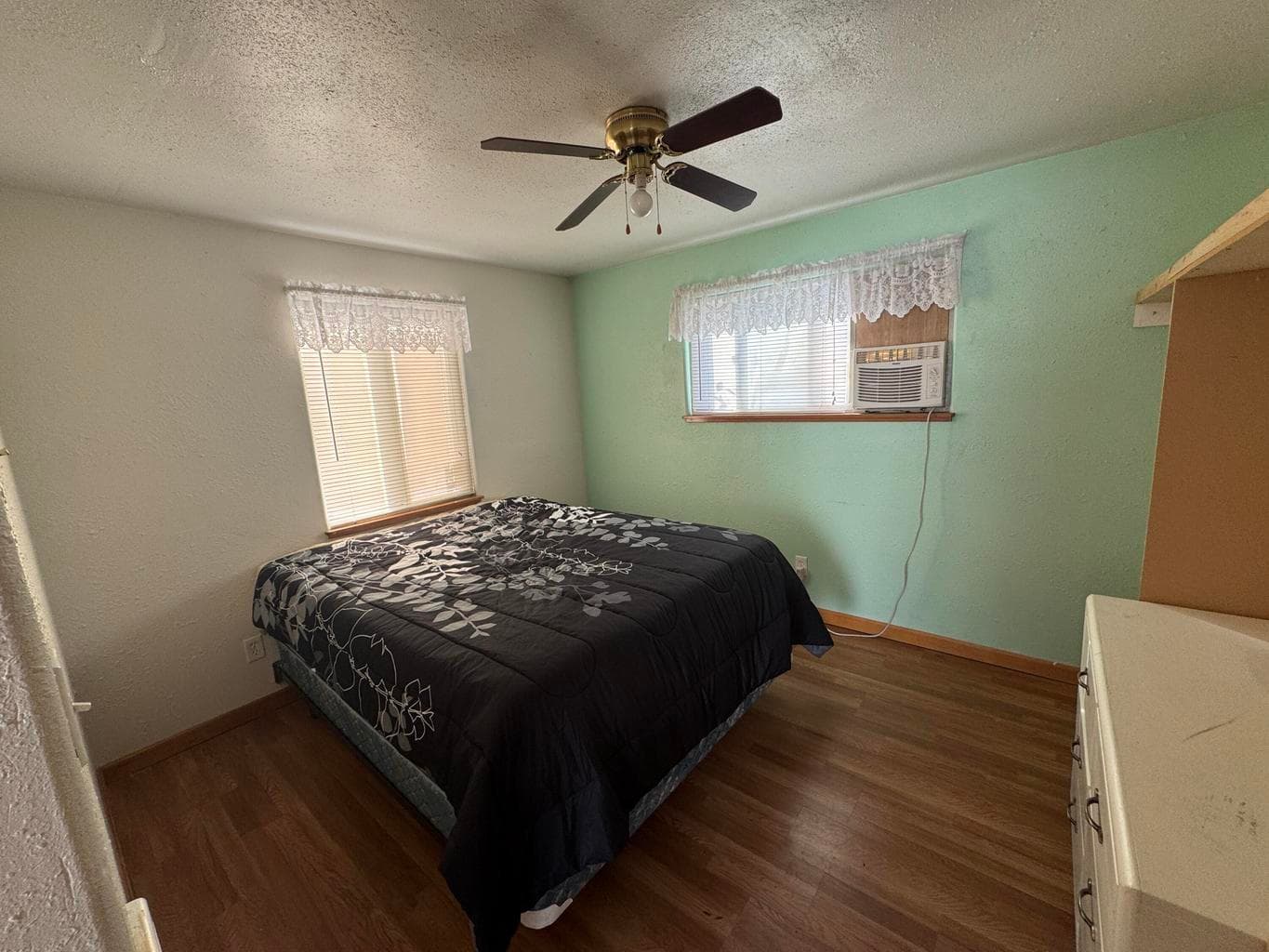 Photo of 1818 NW Fir Avenue 34 of 35