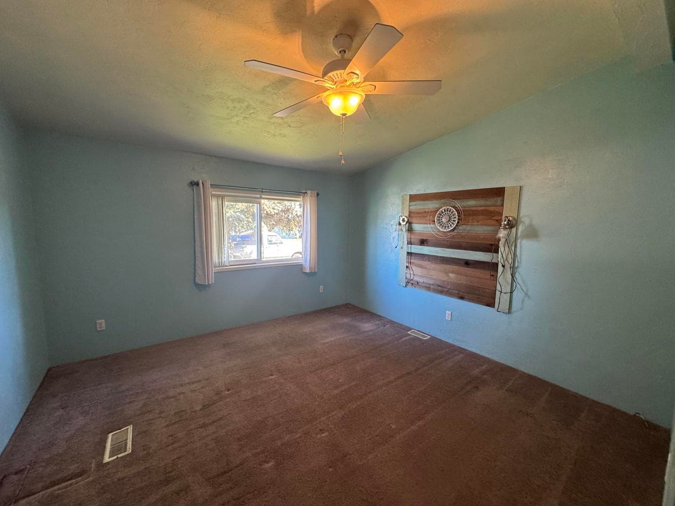 Photo of 1818 NW Fir Avenue 8 of 35