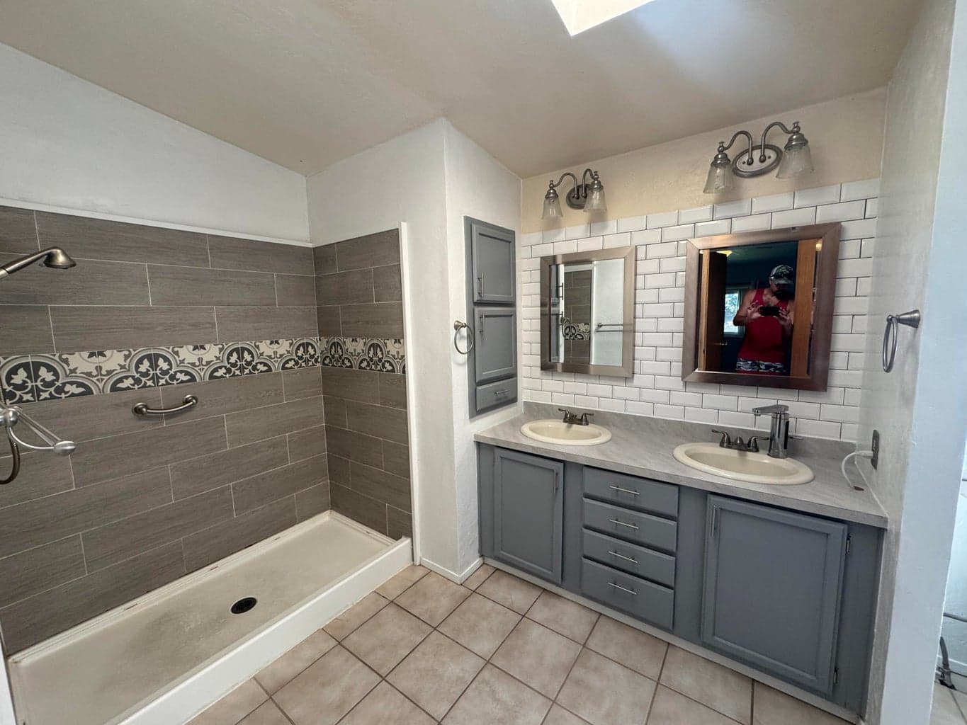 Photo of 1818 NW Fir Avenue 10 of 35