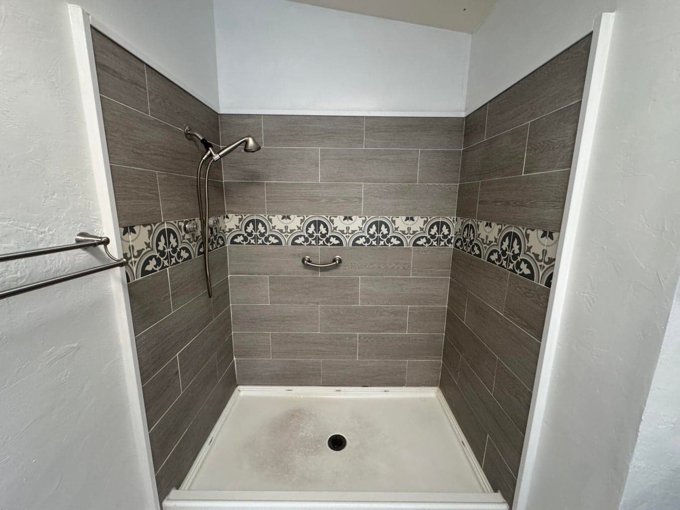 Photo of 1818 NW Fir Avenue 11 of 35
