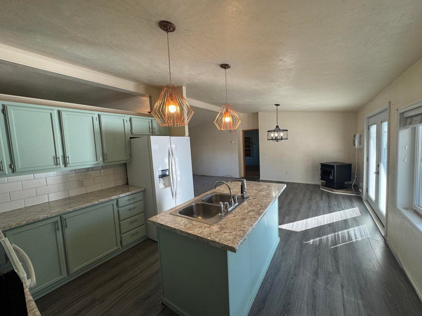 Photo of 1818 NW Fir Avenue 7 of 35