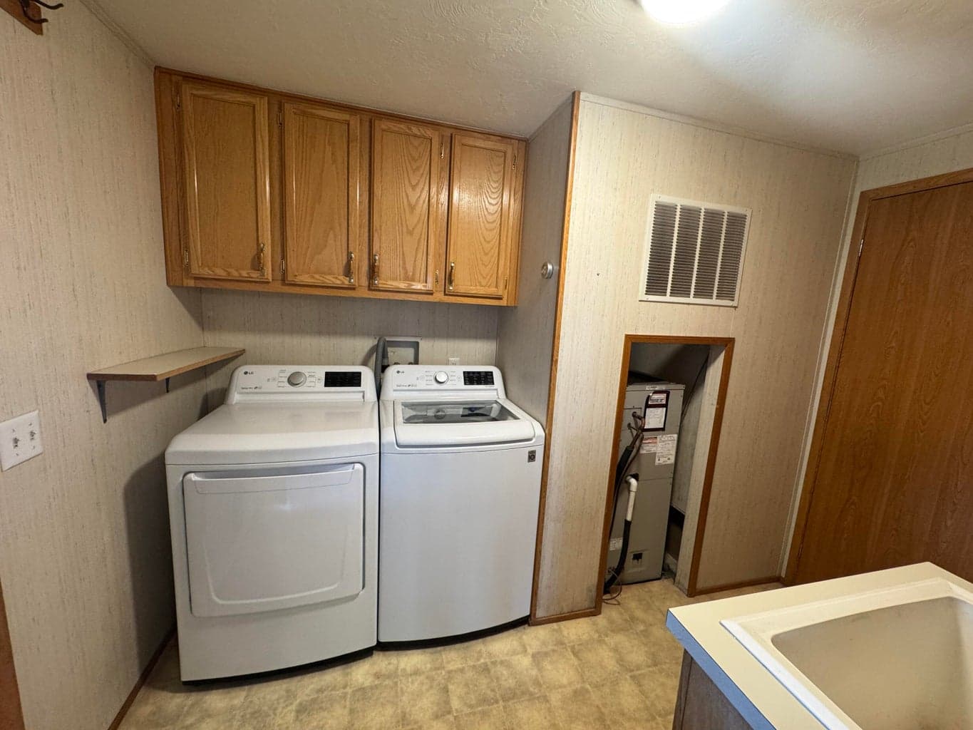 Photo of 1818 NW Fir Avenue 13 of 35