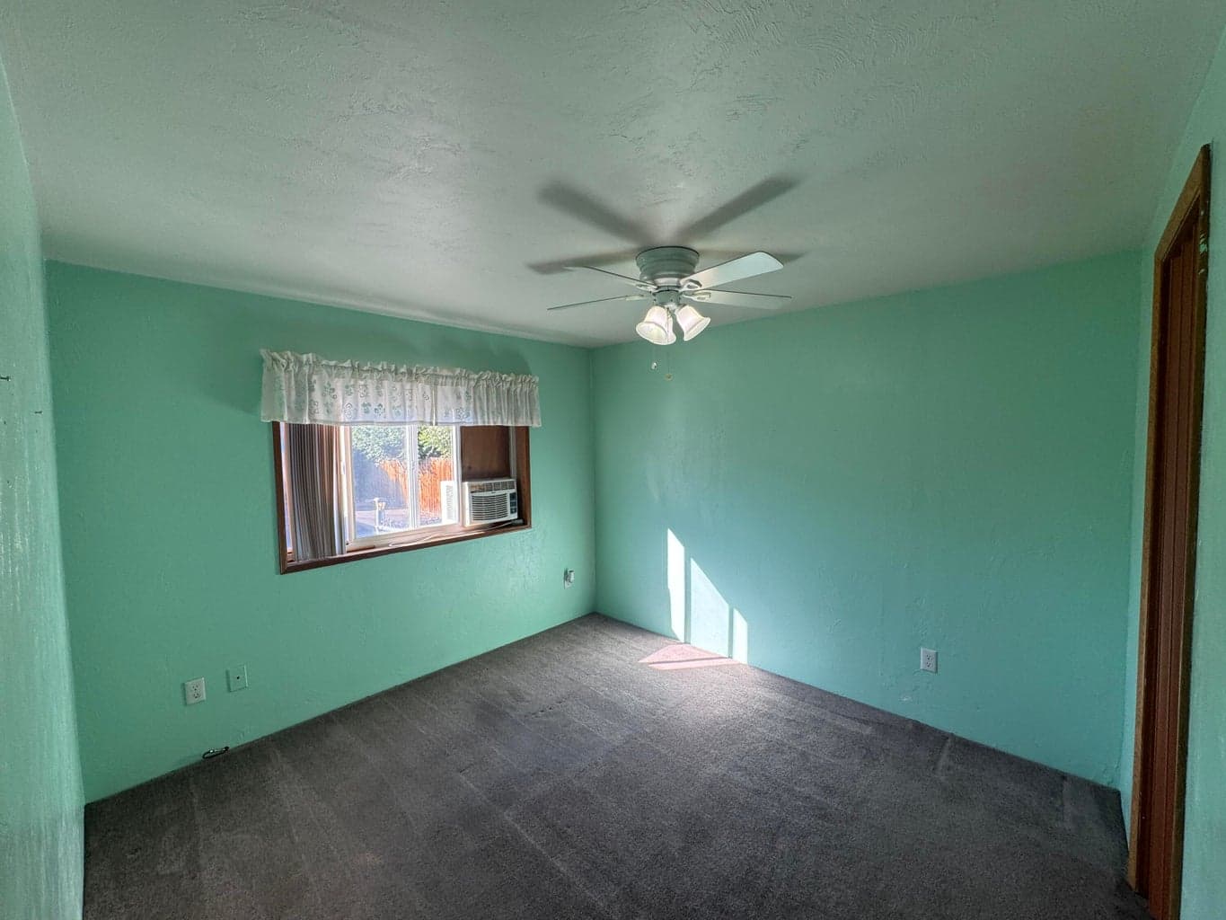 Photo of 1818 NW Fir Avenue 15 of 35