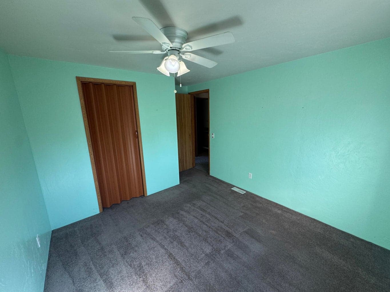 Photo of 1818 NW Fir Avenue 16 of 35