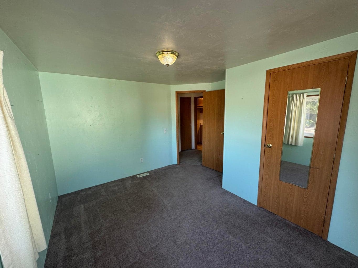 Photo of 1818 NW Fir Avenue 18 of 35