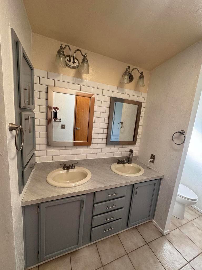 Photo of 1818 NW Fir Avenue 12 of 35