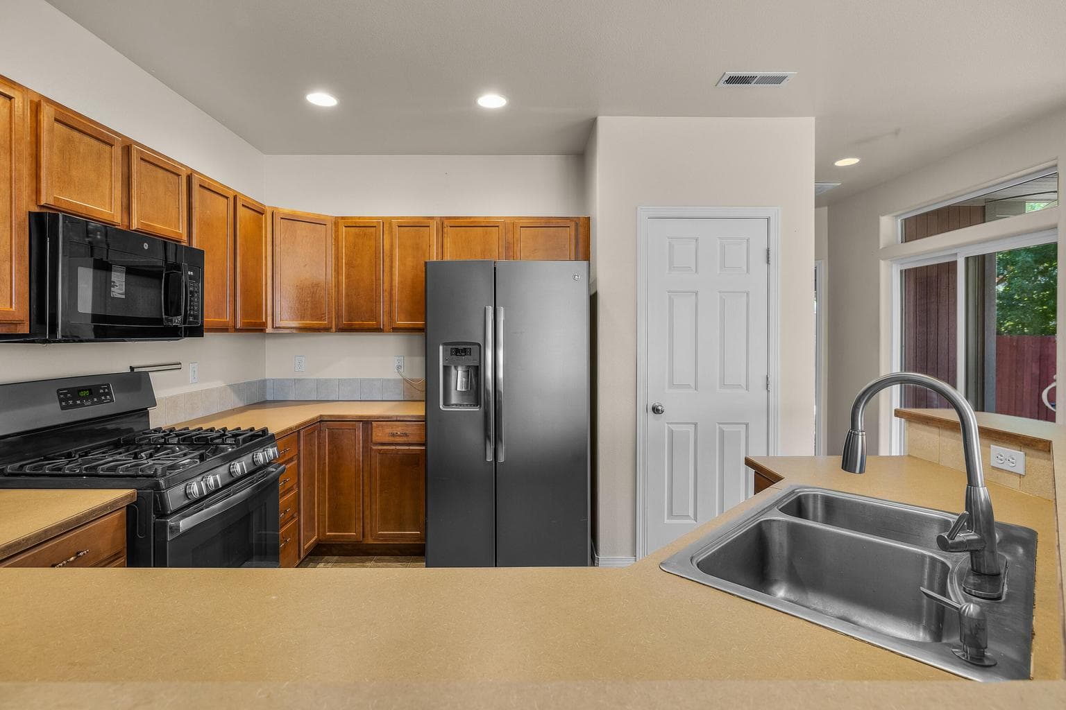 Photo of 1352 SW 35th Street 11 of 45