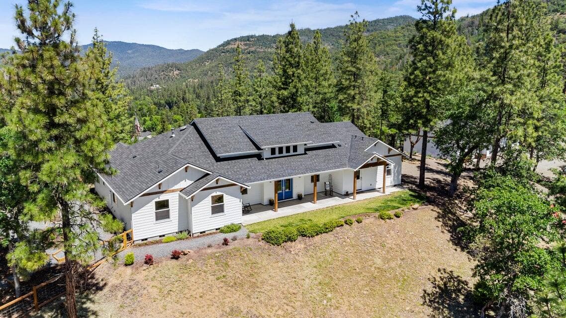 103 Summit, Shady Cove, 97539