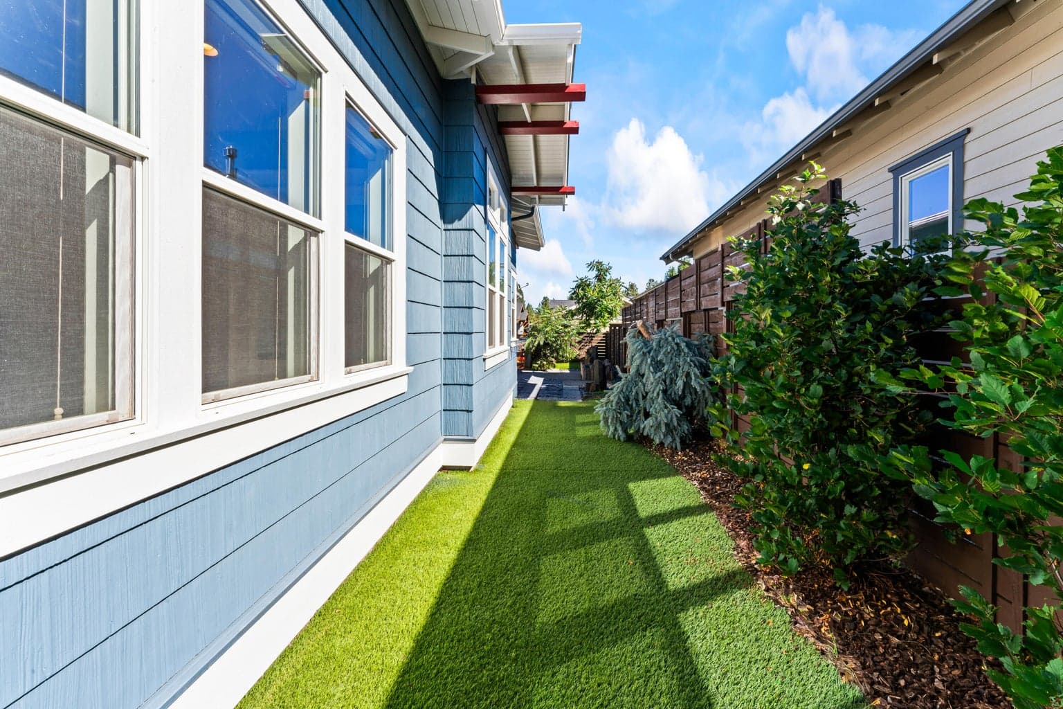 Low maintenance artificial grass