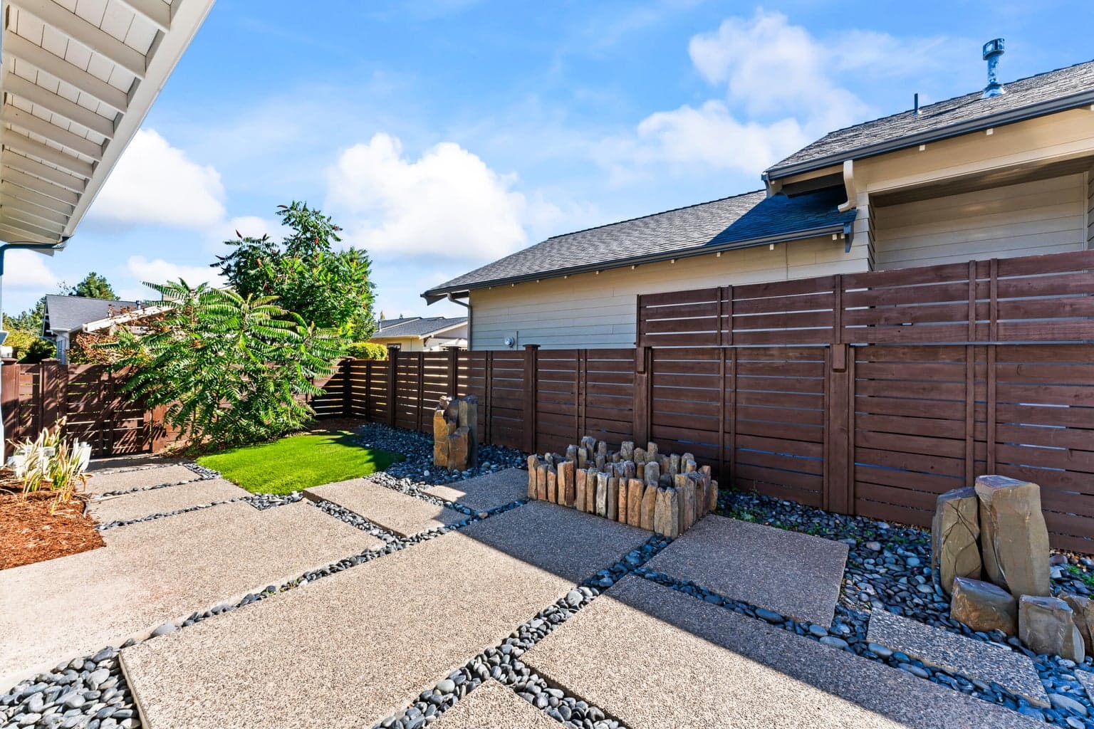 Enjoy outdoor entertaining here
