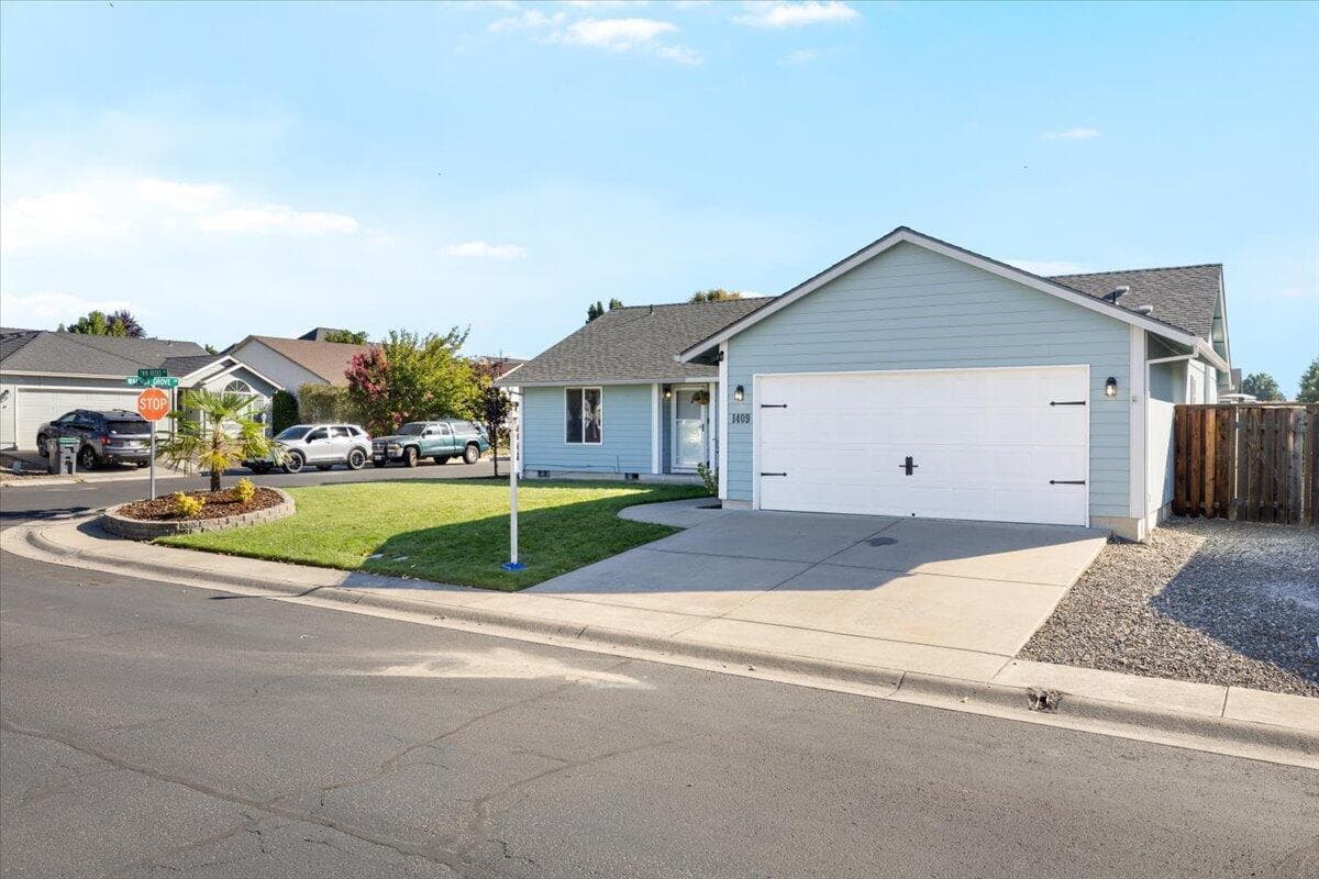 1409 Twin Rocks, Central Point, 97502
