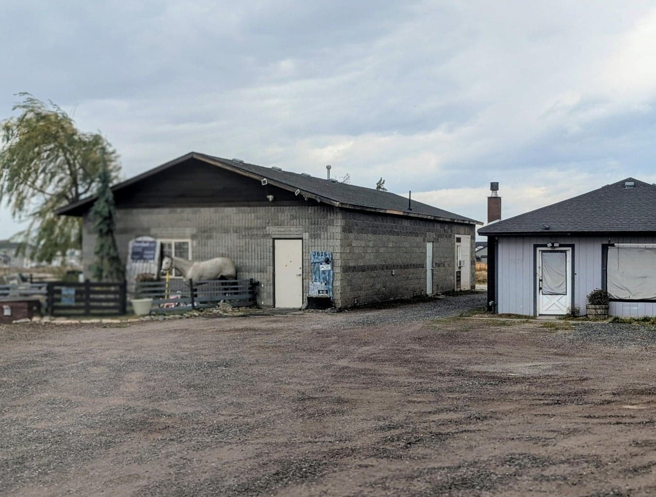 1800 sf commercial buildimg left/ SFR right