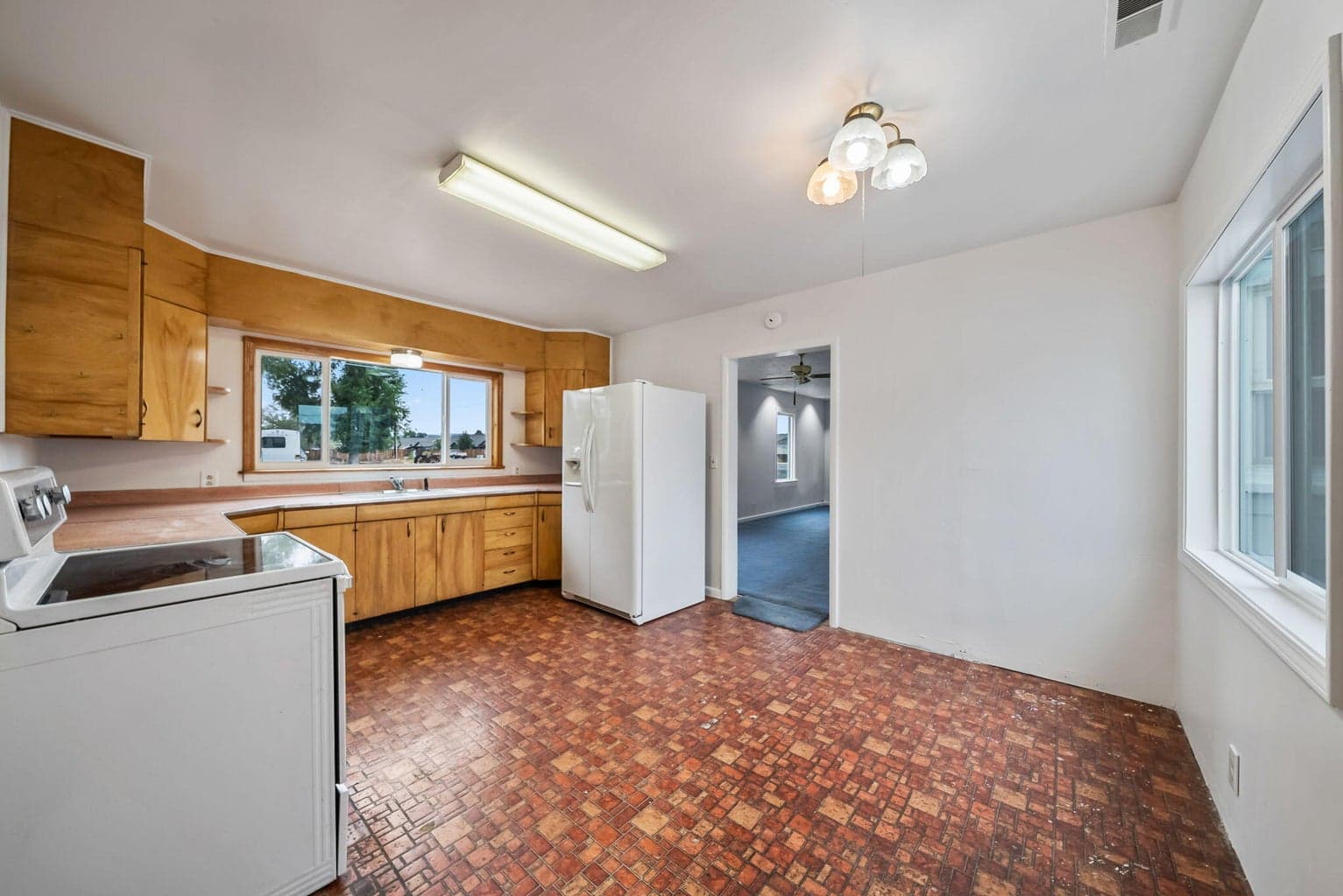 Photo of 2377 N Main Street 9 of 43