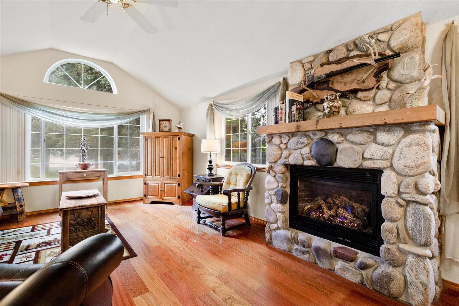Photo of 1622 NE Parkridge Drive 6 of 41